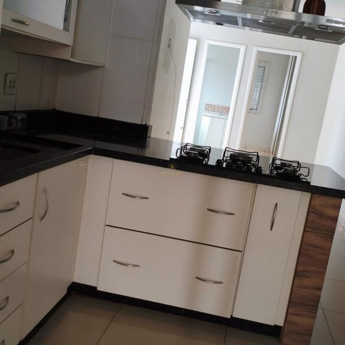Casa à venda em condomínio fechado com 3 quartos e suíte