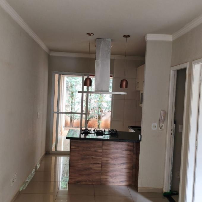 Casa à venda em condomínio fechado com 3 quartos e suíte