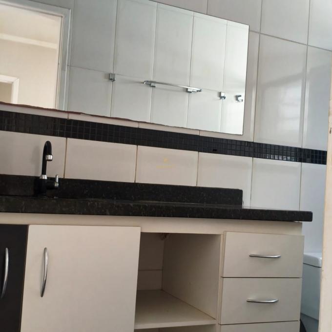 Casa à venda em condomínio fechado com 3 quartos e suíte