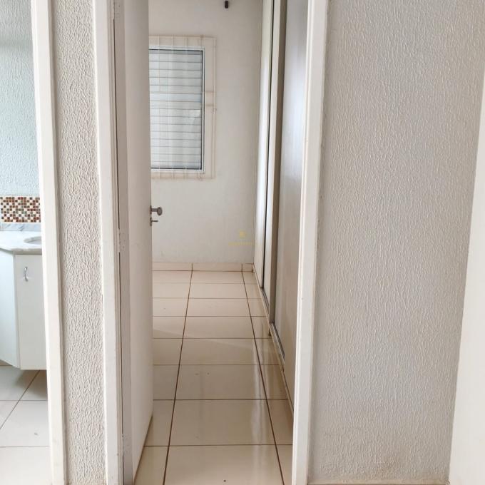 Casa à venda em condomínio fechado com 3 quartos e suíte