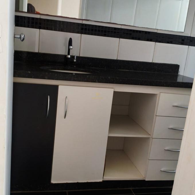 Casa à venda em condomínio fechado com 3 quartos e suíte