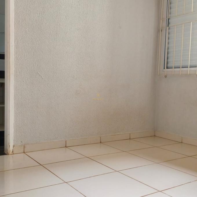 Casa à venda em condomínio fechado com 3 quartos e suíte