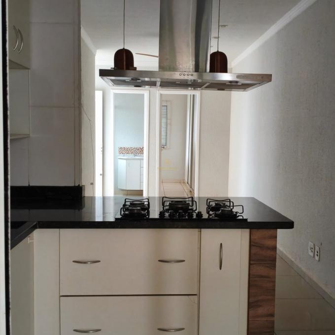 Casa à venda em condomínio fechado com 3 quartos e suíte
