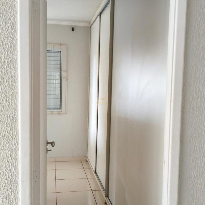 Casa à venda em condomínio fechado com 3 quartos e suíte